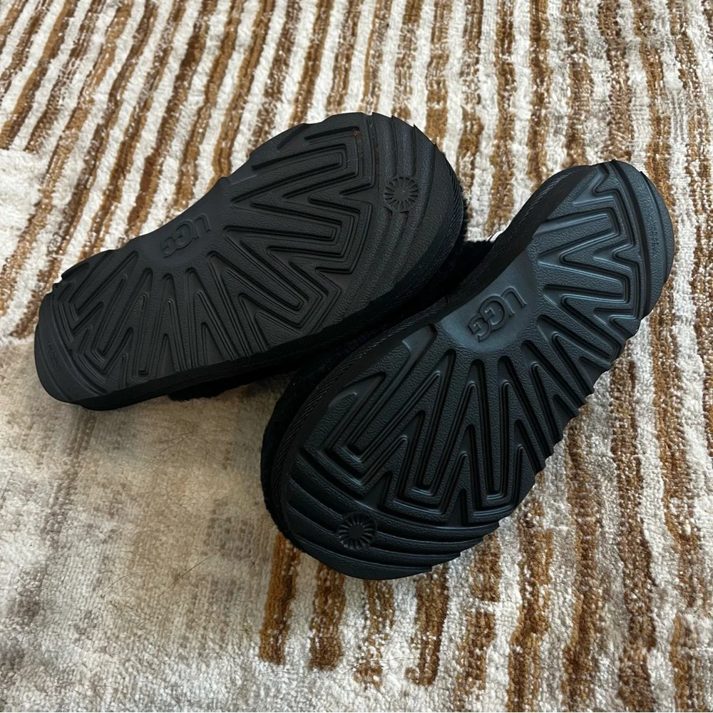 UGG Black Fluff Yeah Clog Plush Slippers (Kids 1-2?)